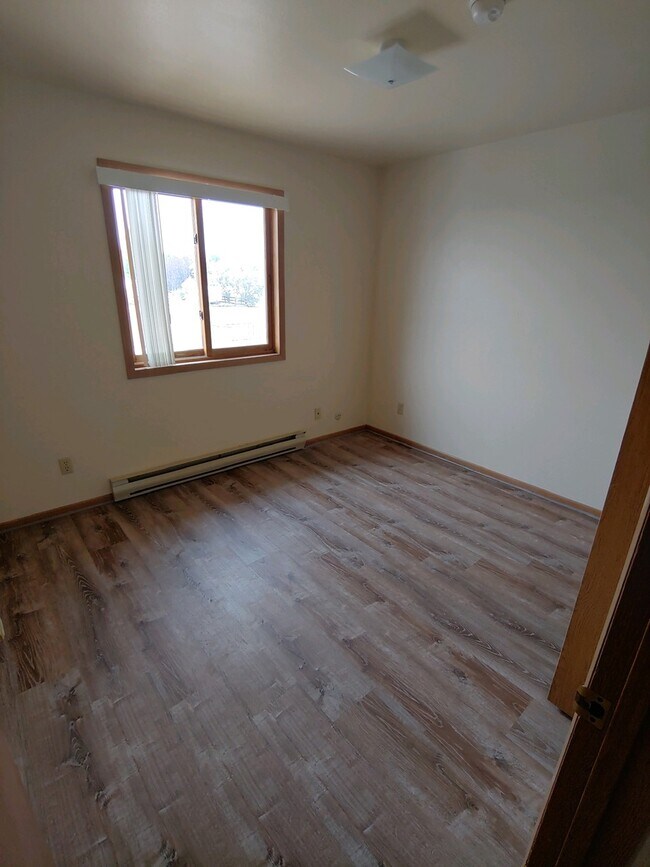 Building Photo - 2820 Baker Dr
