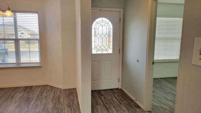 Foto del edificio - Beautiful 3/2/2 Available March 1st, 2024!!
