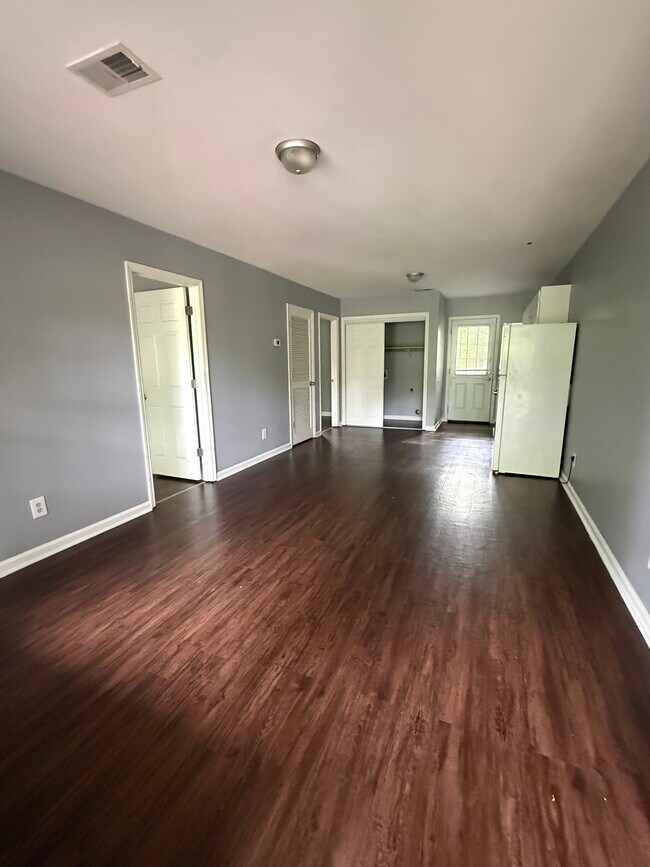 Building Photo - 1104 Penrose Dr