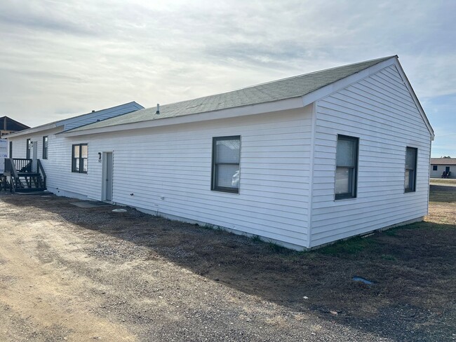 Building Photo - Chaffee Crossing Renovated 3 Bedroom, 2 Ba...