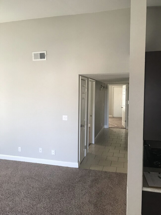 Building Photo - 812 Hardy Springs Cir