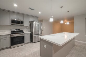 Building Photo - 5755 Heron Dr