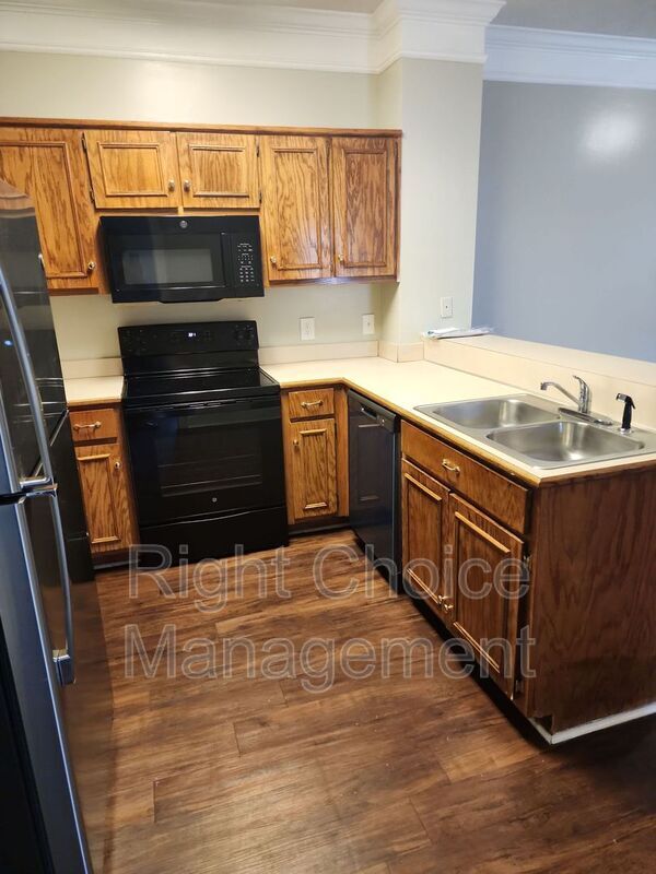 Building Photo - 8082 Veterans Pkwy