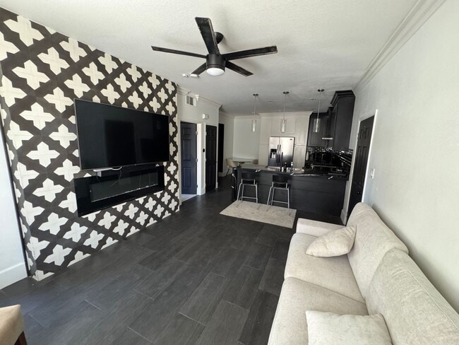 Building Photo - Stylish 1BR/1BA Condo with Modern Finishes...