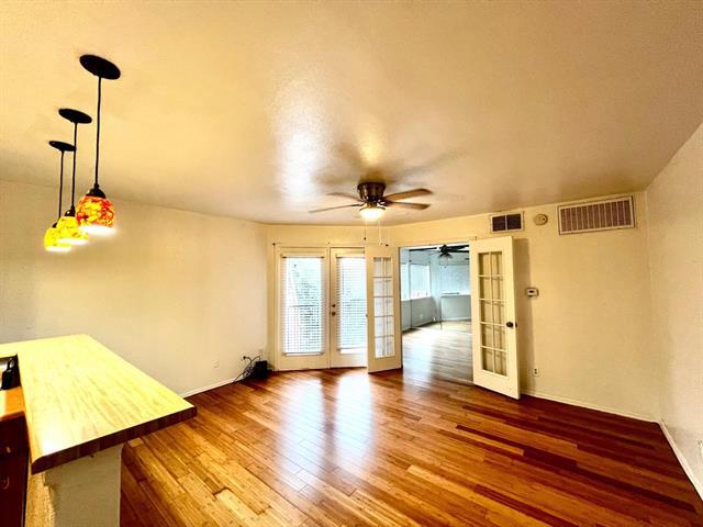 Foto del edificio - 9839 Walnut St