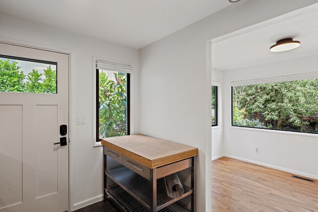 Building Photo - 611 N 143rd St