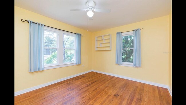 Foto del edificio - 1221 E Flora St