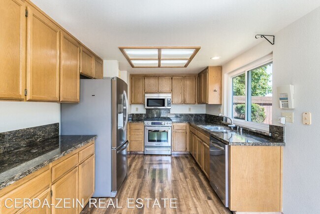 Building Photo - 3 br, 2 bath House - 30 Ulster Place