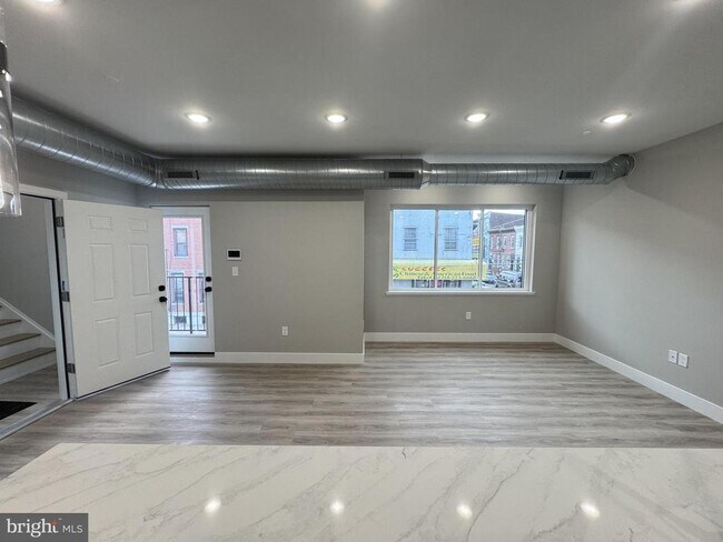Foto del edificio - 646 W Huntingdon St