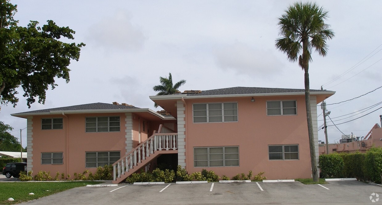 Building Photo - 1500 NE 50th Ct