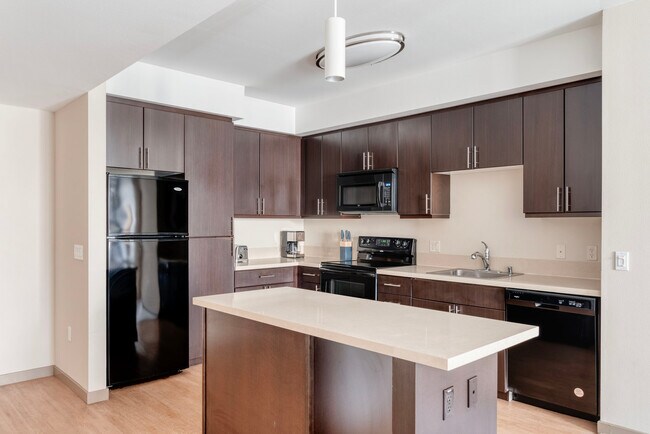 Building Photo - 7001 Sunne Ln