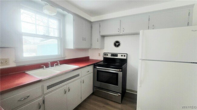 Foto del edificio - 359 Wrexham Ct N