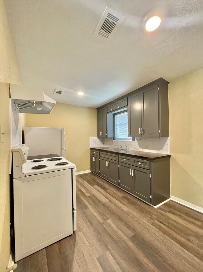 Foto del edificio - 611 N Avenue D