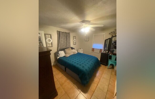 Foto del edificio - 2422 32nd St