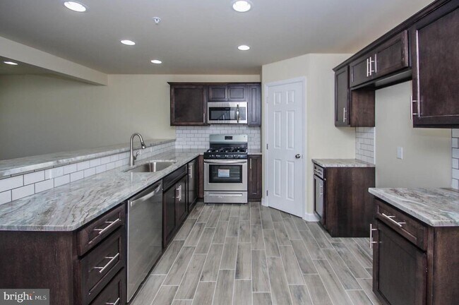 Building Photo - 522 Arietta Ct