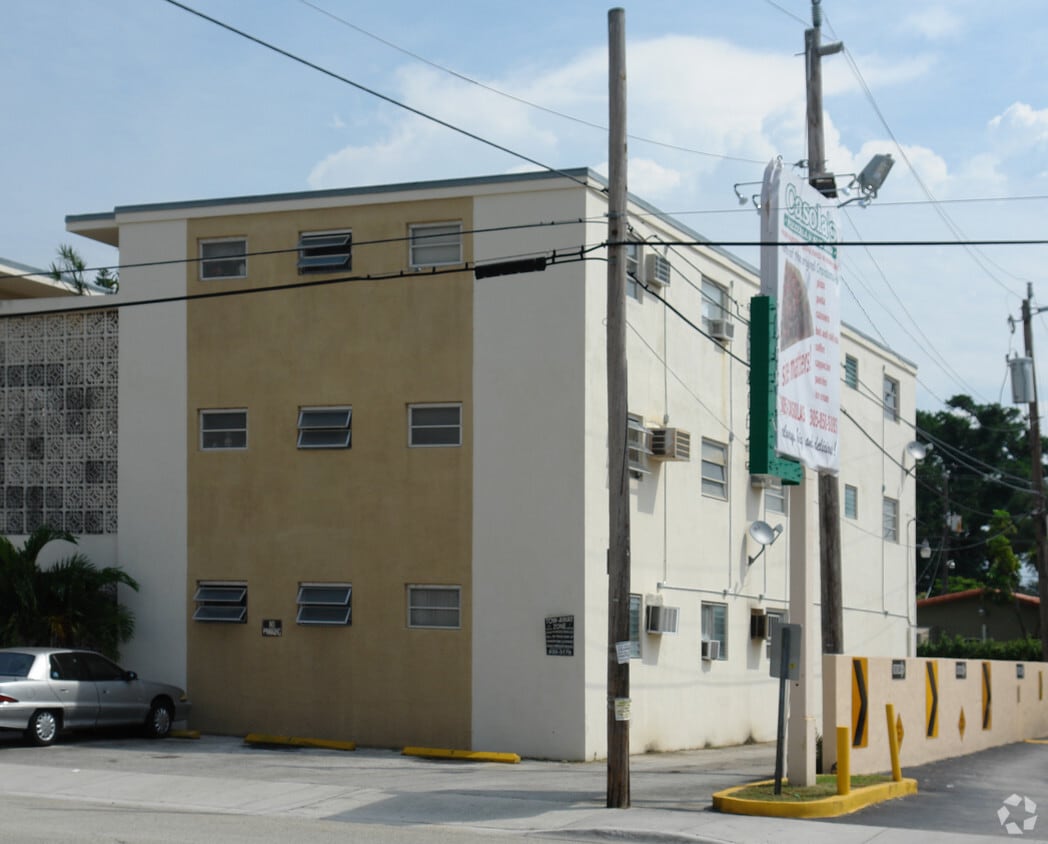 Building Photo - 2415 SW 17th Ave
