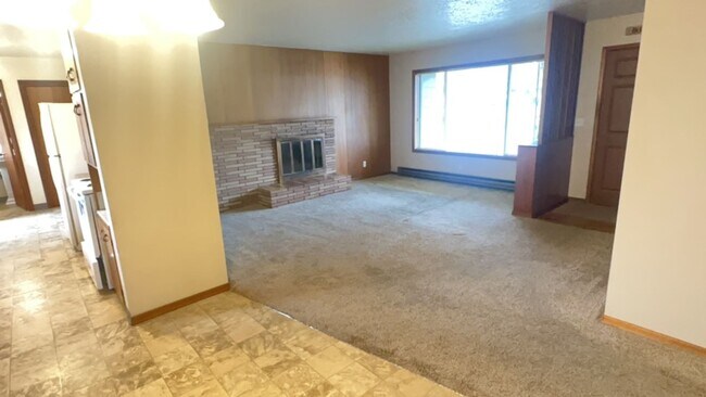 Foto del edificio - Charming 3BR/2.5BA Home with Fenced Yard in NE Madras