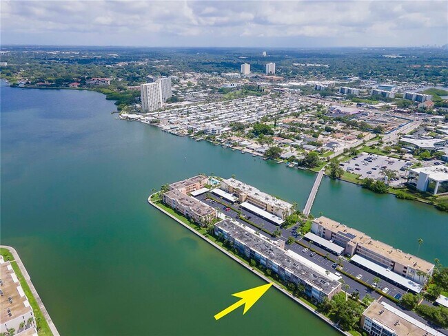 Foto del edificio - 7540 Bay Island Dr S
