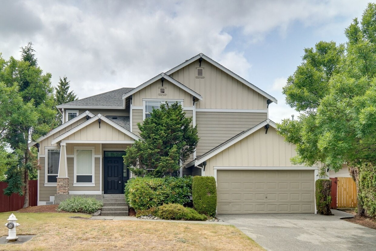 Primary Photo - Lakeland Hills 2 Story on corner lot
