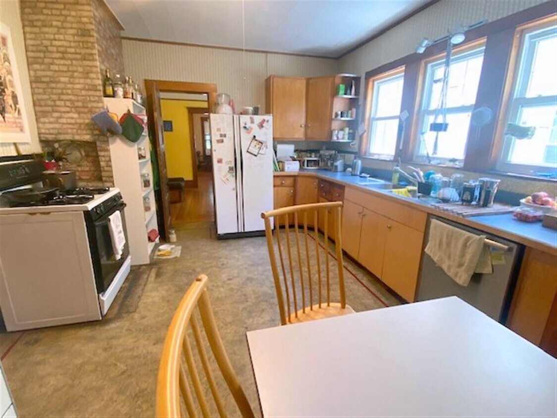 Primary Photo - 34 Paulina St