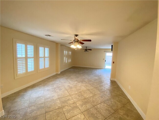 Building Photo - 11135 Verismo St