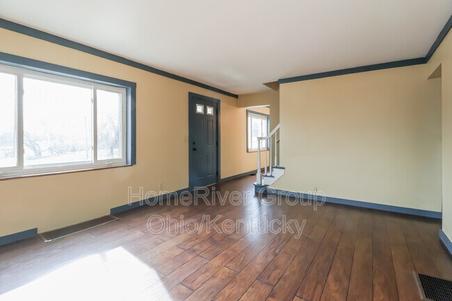 Building Photo - 508 W North Bend Rd
