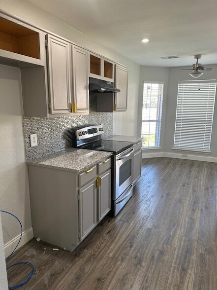 Foto del edificio - 3136 Smokewind Ln