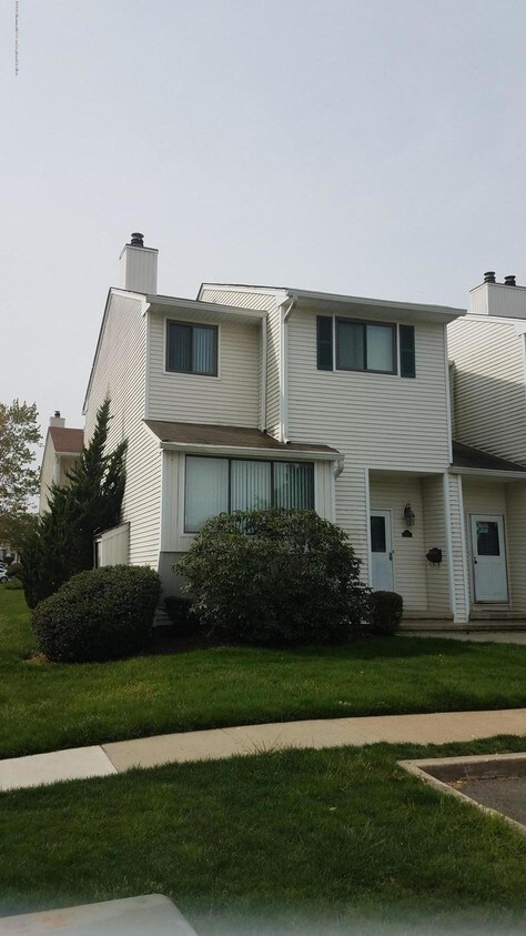 Primary Photo - 271 Clubhouse Dr