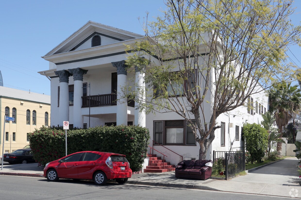 Building Photo - 1400 Albany St
