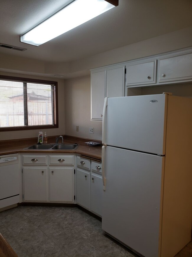 Foto del edificio - Charming 3-Bedroom, 2-Bath Home in Central...