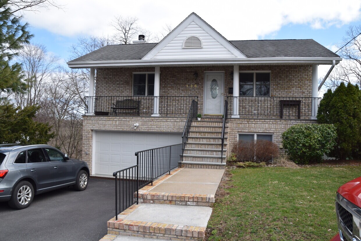 Primary Photo - 138 Woodside Ave