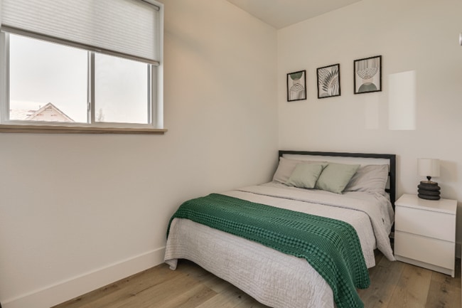 Building Photo - 1403 Windsor Dr