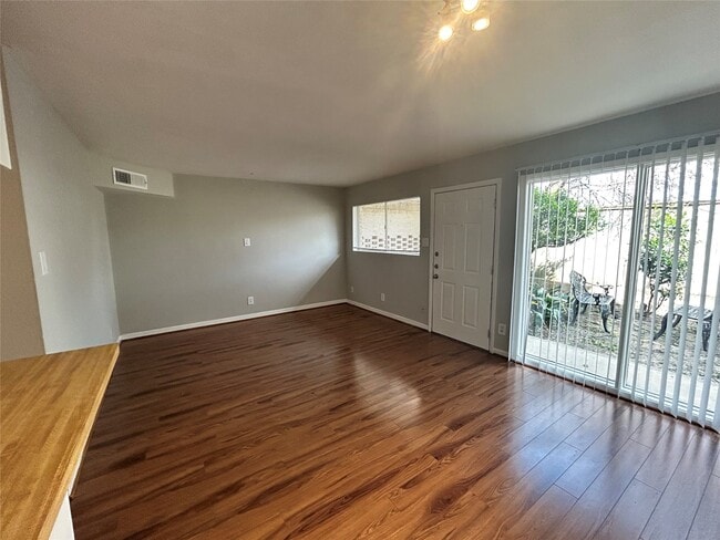 Building Photo - 807 Heights Blvd