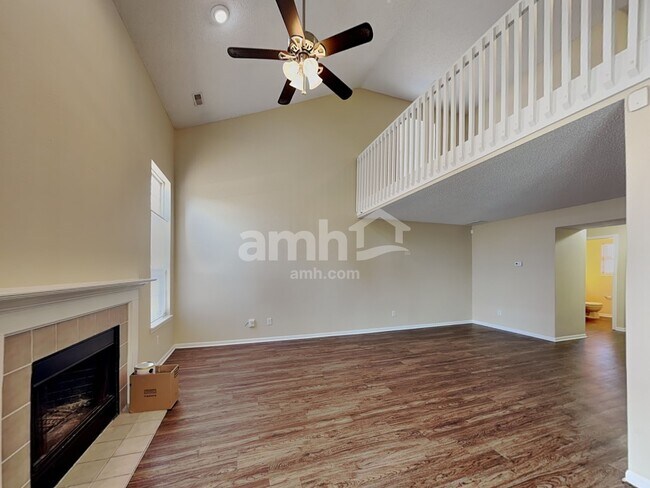 Building Photo - 5426 Alameda Rd