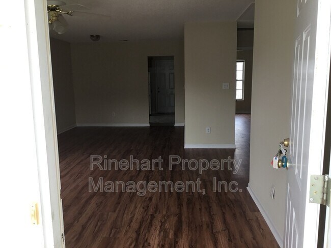 Foto del edificio - 1045 Cherry Meadow Ln