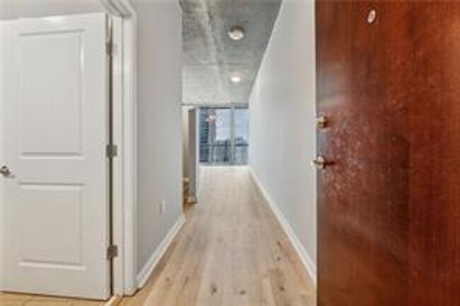 Foto del edificio - 1 Bedroom + 1 Bath with Views of Buckhead!