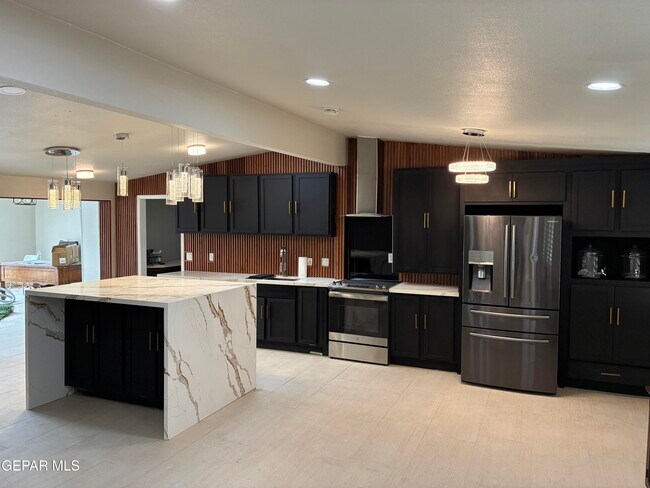 Foto del edificio - 8316 W H Burges Dr