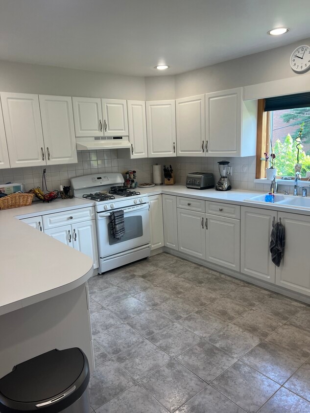 Photo - 33 Gainsborg Ave E (Harrison, NY)