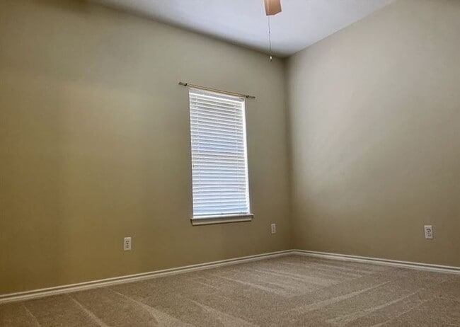 Building Photo - 215 Navarro Dr