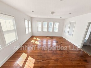 Building Photo - 17 1st St