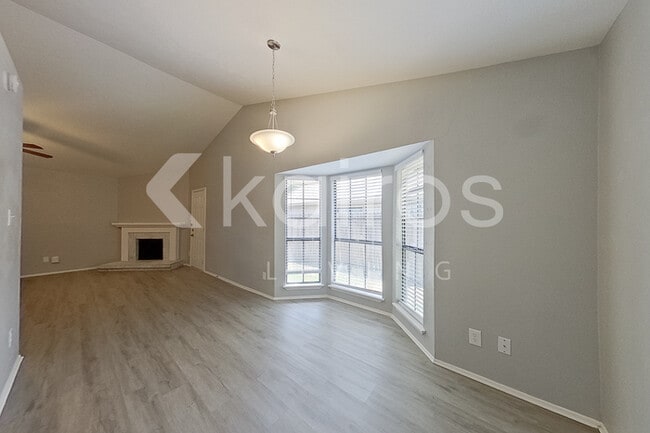 Building Photo - 2805 Forest Creek Dr