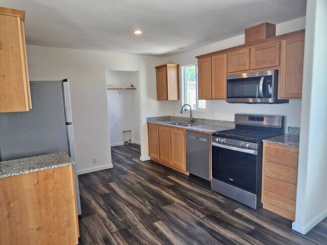 Foto del edificio - 590 E Kinney St
