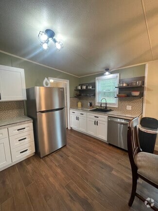 Building Photo - 556 Bibb Ave