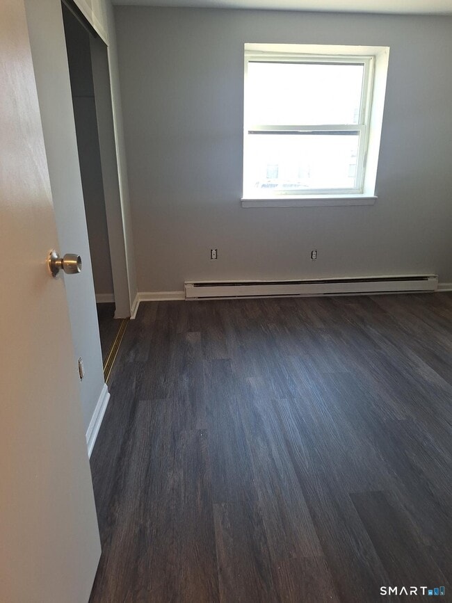 Foto del edificio - 217 Hollister Ave