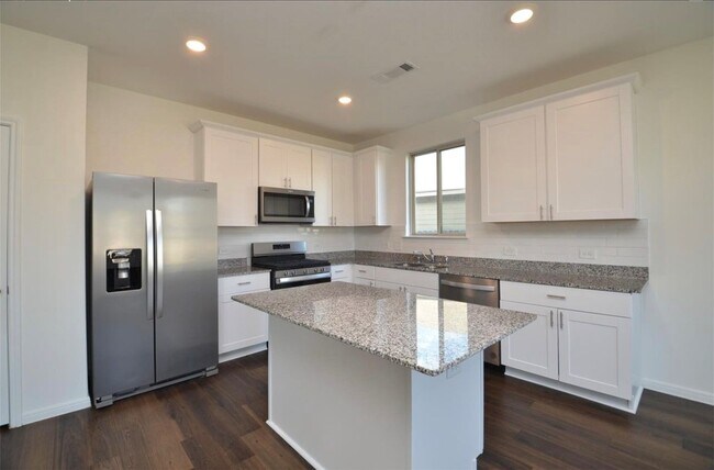Foto del edificio - 16439 Big Hickory Dr