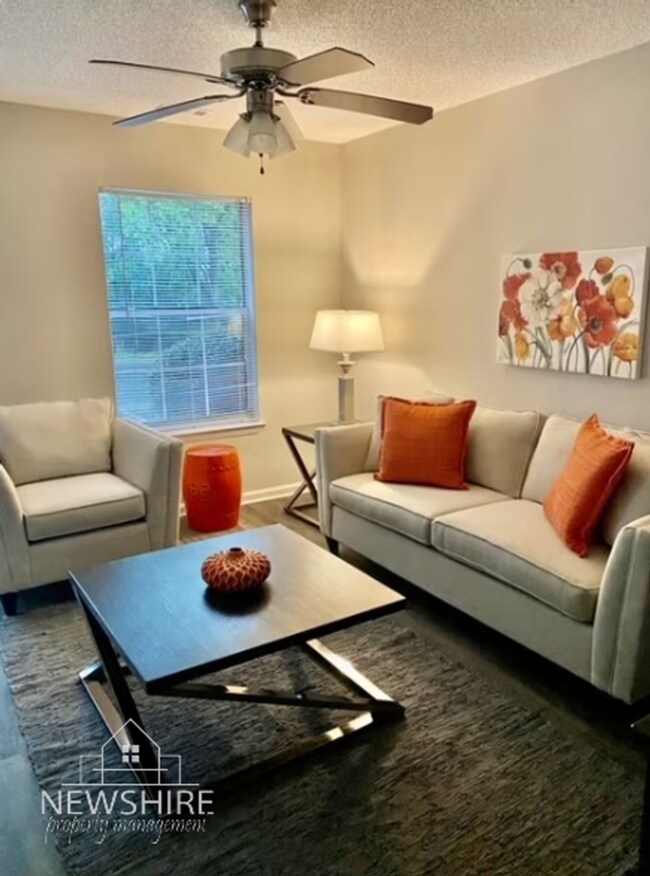 Building Photo - One Bedroom and Two Bedroom Spacious Town Homes at The Orchard!