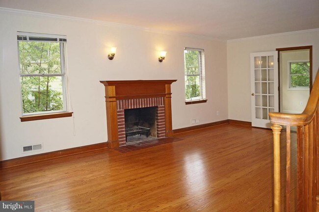 Foto del edificio - 5620 MacArthur Blvd NW