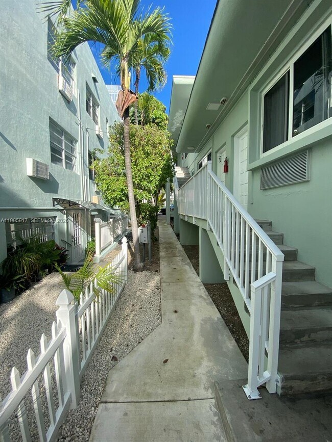 Foto del edificio - 9056 Collins Ave