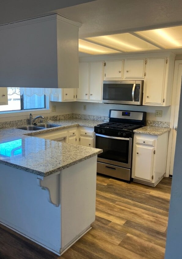 Building Photo - 3 bedroom home in the country