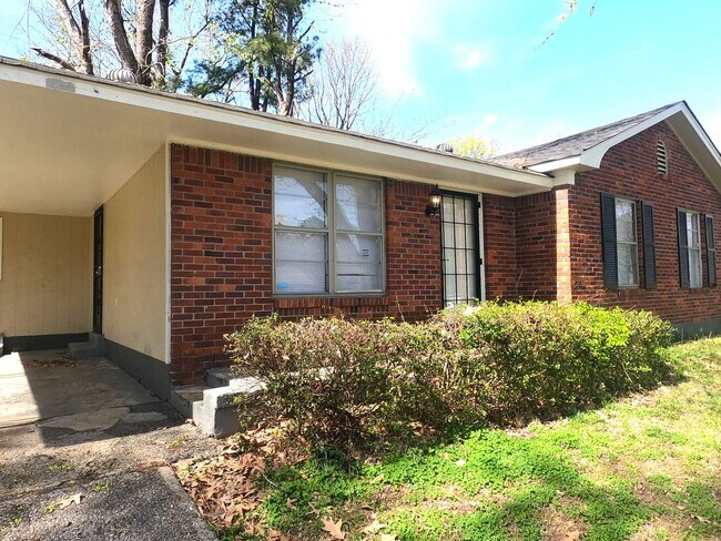 Building Photo - Newly Renovated Home in Raleigh